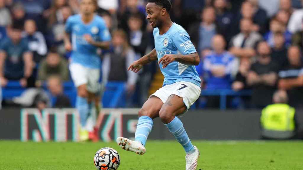 Sterling en una acción con el City / Redes