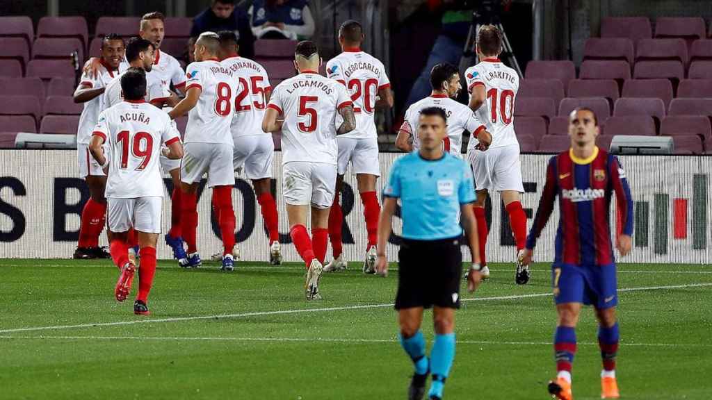 Gil Manzano en el Barça Sevilla / EFE