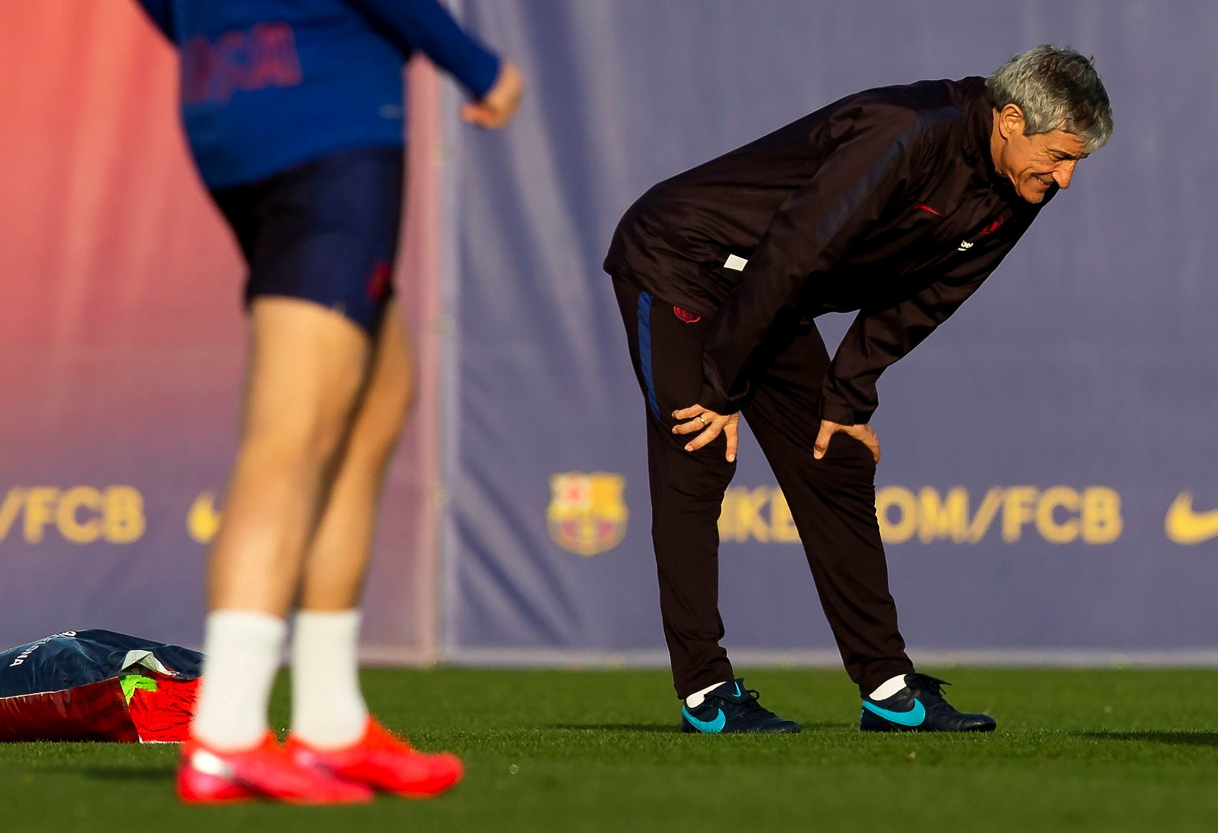 Quique Setién en un entrenamiento del Barça / EFE