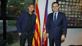 Neymar y Bartomeu en una imagen de archivo en las oficinas del Barça / EFE