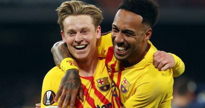 Frenkie de Jong y Aubameyang celebran un gol en el Nápoles-Barça de la Europa League / FCB