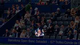 Artur Mas, expresidente catalán, solo en el palco de autoridades del Barcelona Open Banc Sabadell Trofeo Conde de Godó / CG