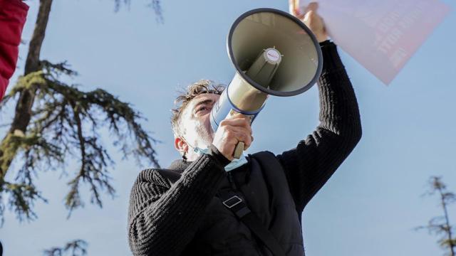 Un hostelero de Castilla-La Mancha protesta contra las restricciones que sufre el sector / MARIO TRIVIÑO - EUROPA PRESS