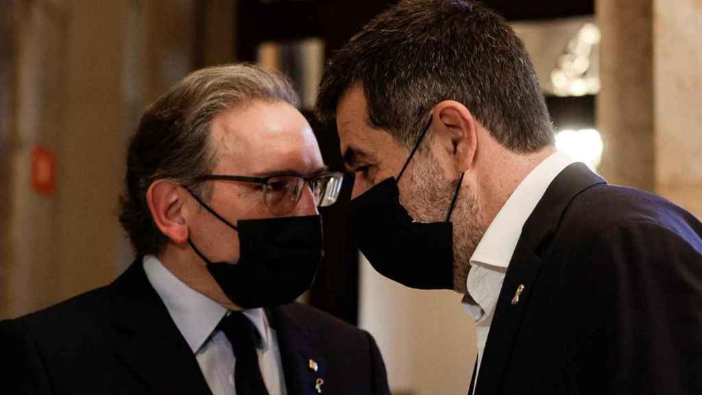 El consejero de Economía, Jaume Giró, y el secretario general de JxCat, Jordi Sànchez / EFE