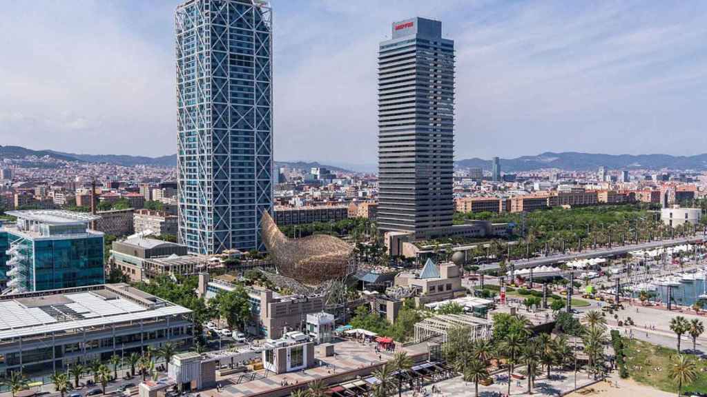 El Frente Marítimo (i) y el Puerto Olímpico (d) / CG