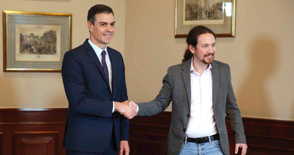 Pedro Sánchez y Pablo Iglesias, tras firmar su preacuerdo de Gobierno de coalición / EFE