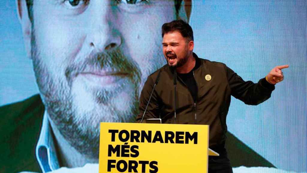 Gabriel Rufián, ganador por ERC de las elecciones generales en Cataluña, en un mitin electoral de los independentistas / EFE