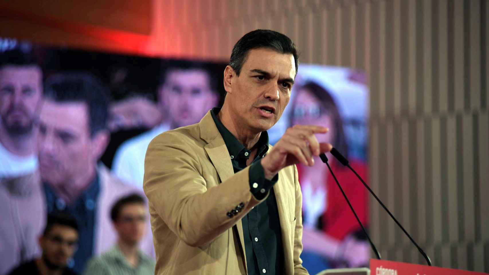 Pedro Sánchez, en un acto de precampaña electoral en Córdoba / EFE