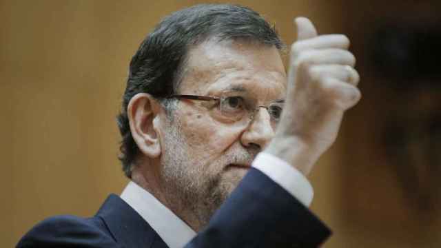 Mariano Rajoy con el pulgar arriba /EFE