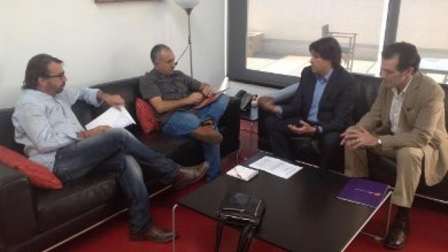 De izquierda a derecha, el secretario de Política Sindical de UGT Cataluña, Camil Ramos, el secretario general del sindicato, Josep Maria Álvarez, el vicepresidente segundo de SCC, José Rosiñol, y el vocal de la entidad Álex Ramos, durante la reunión.