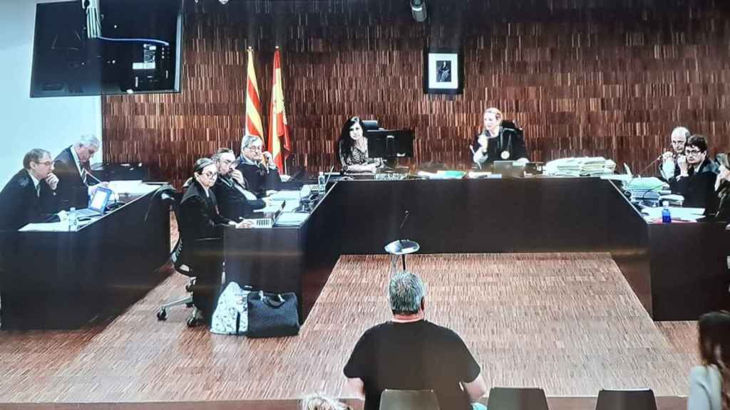 El primer oficial de un mercante ruso y el patrón de un pesquero aceptan una condena por homicidio imprudente en el accidente entre las dos embarcaciones en Barcelona en marzo de 2017 en el que murieron dos tripulantes del pesquero / EUROPA PRESS