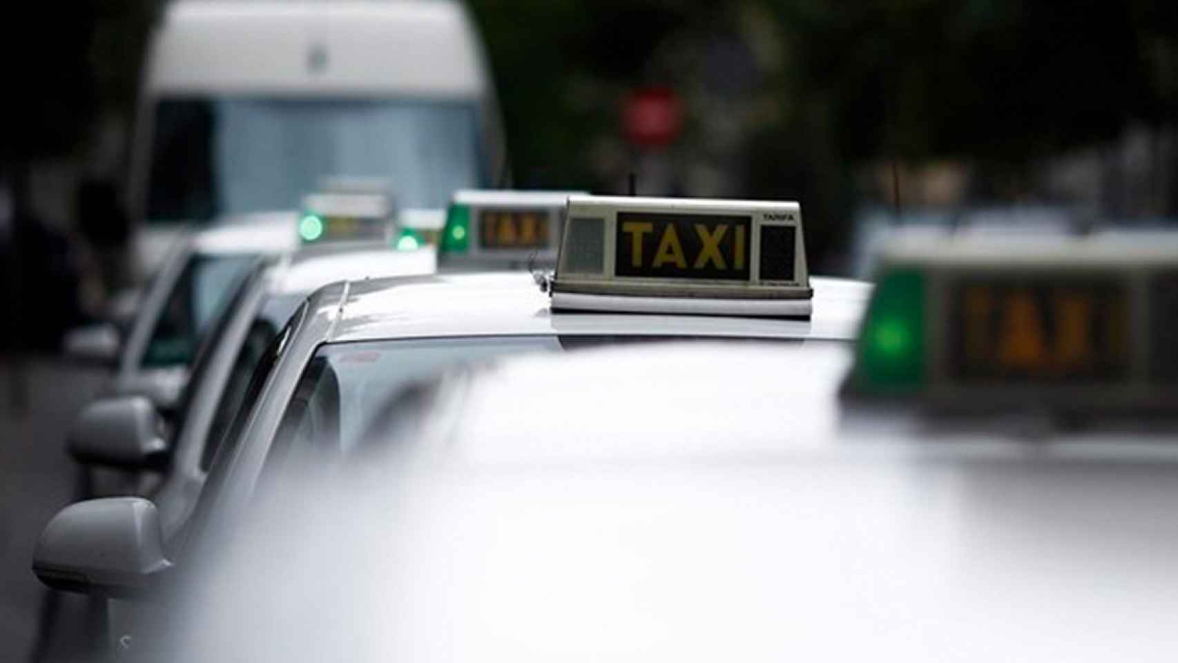 Imagen de archivo del sector del taxi en Cataluña, cuyas tarifas interurbanas tendrán un incremento general del 5,7% en sus precios / EUROPA PRESS