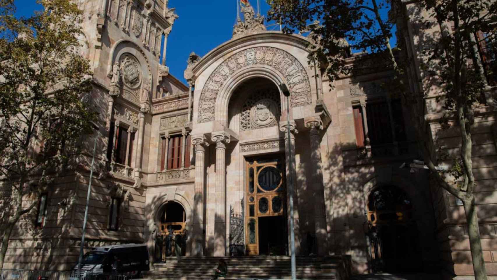 Sede de la Audiencia de Barcelona, que ha absuelto al mosso que golpeó con una porra en la cabeza a un manifestante  / EUROPA PRESS