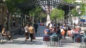 Terrazas en la avenida Gaudí de Barcelona / CG