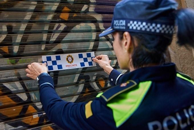 La Guardia Urbana precinta un local donde se celebraba una fiesta ilegal / GUARDIA URBANA