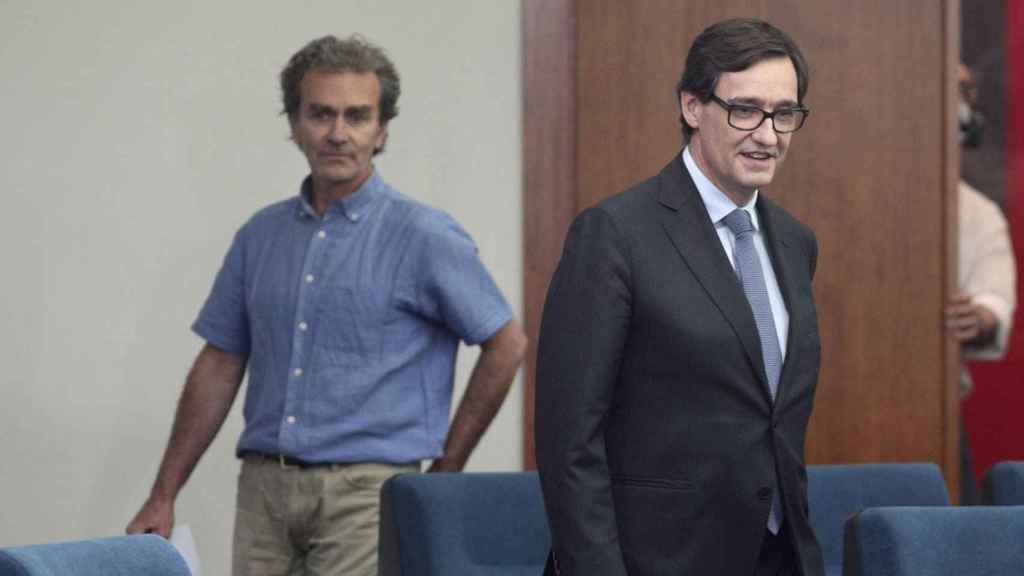 El ministro de Sanidad, Salvador Illa, junto al director del centro de alertas, Fernando Simón, durante la crisis del coronavirus en España / EUROPA PRESS