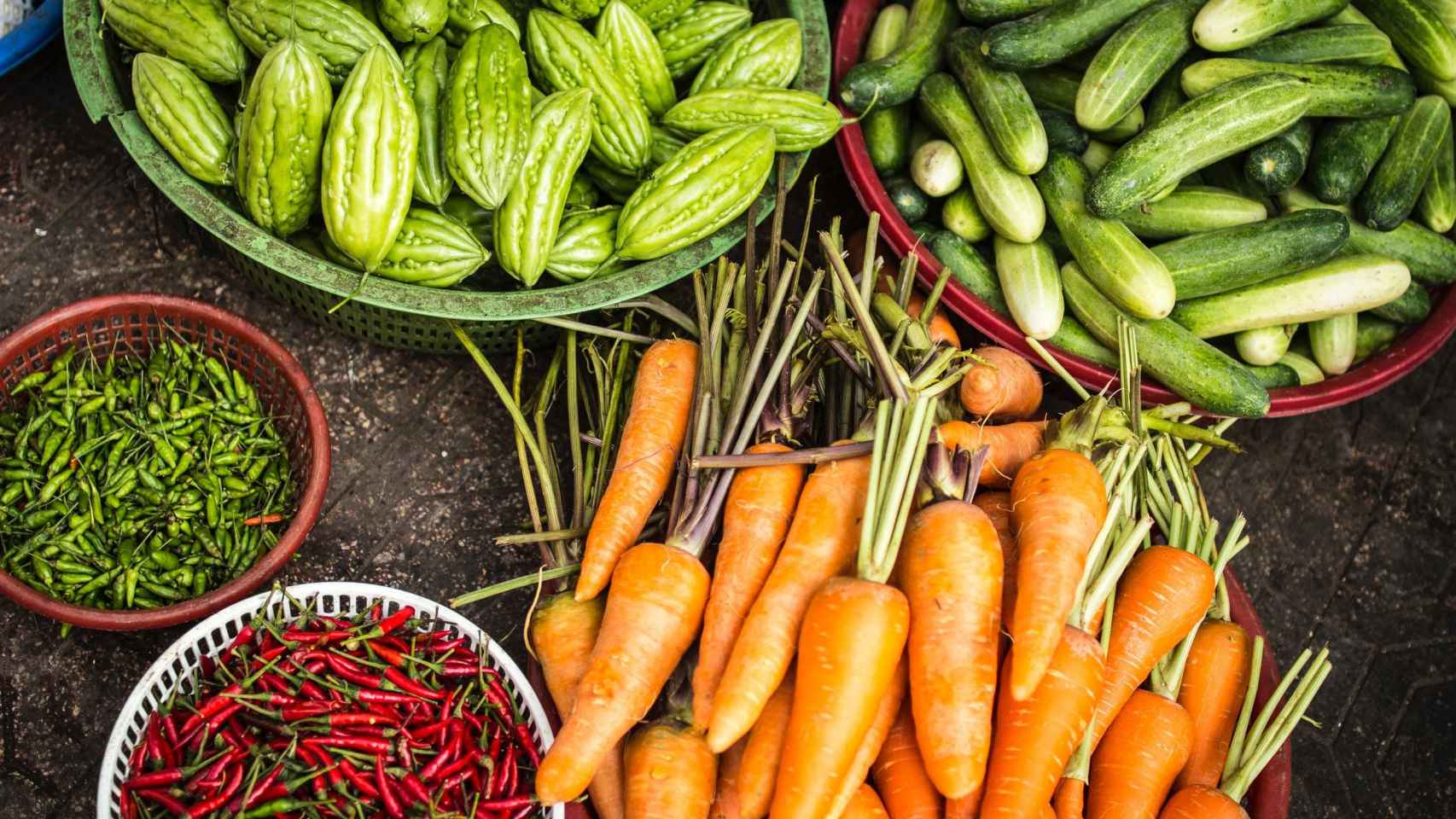 Vegetales encima de una mesa / UNSPLASH