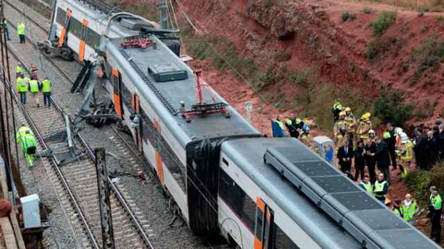 Imagen del tren de Cercanías que ha descarrilado en Vacarisses (Barcelona) / EFE