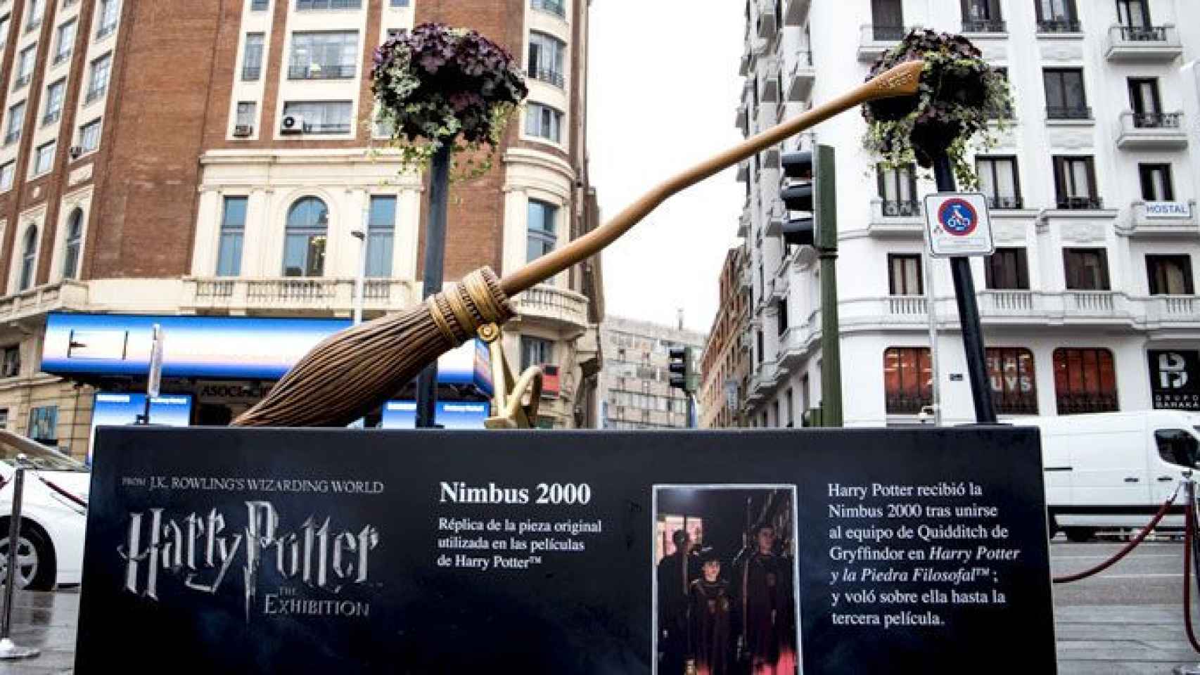 La Nimbus 2000, la escoba mágica de Harry Potter que se puede ver en la exposición que estará en Madrid hasta el 2 de abril / CG