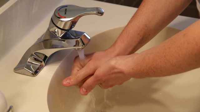Eliminar las bacterias de las manos: ¿mejor agua caliente o fría?