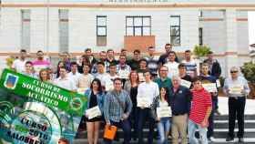 Varios diplomados en cursos de la Federación, con el presidente inhabilitado en polo azul (abajo derecha) / CG