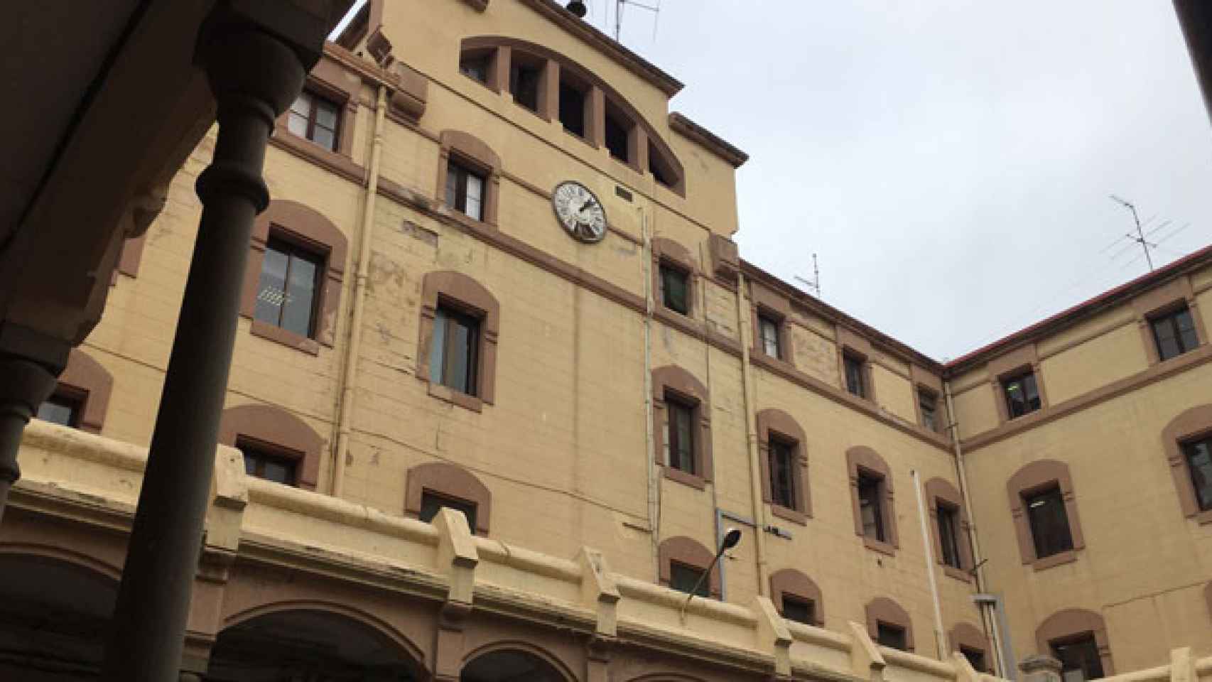 Fachada interior de uno de los patios de la cárcel Modelo de Barcelona / CG