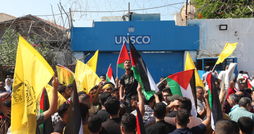 Palestinos participan en una protesta en solidaridad con el preso Nasser Abu Hamid frente a la oficina de la UNESCO en la ciudad de Gaza / EP