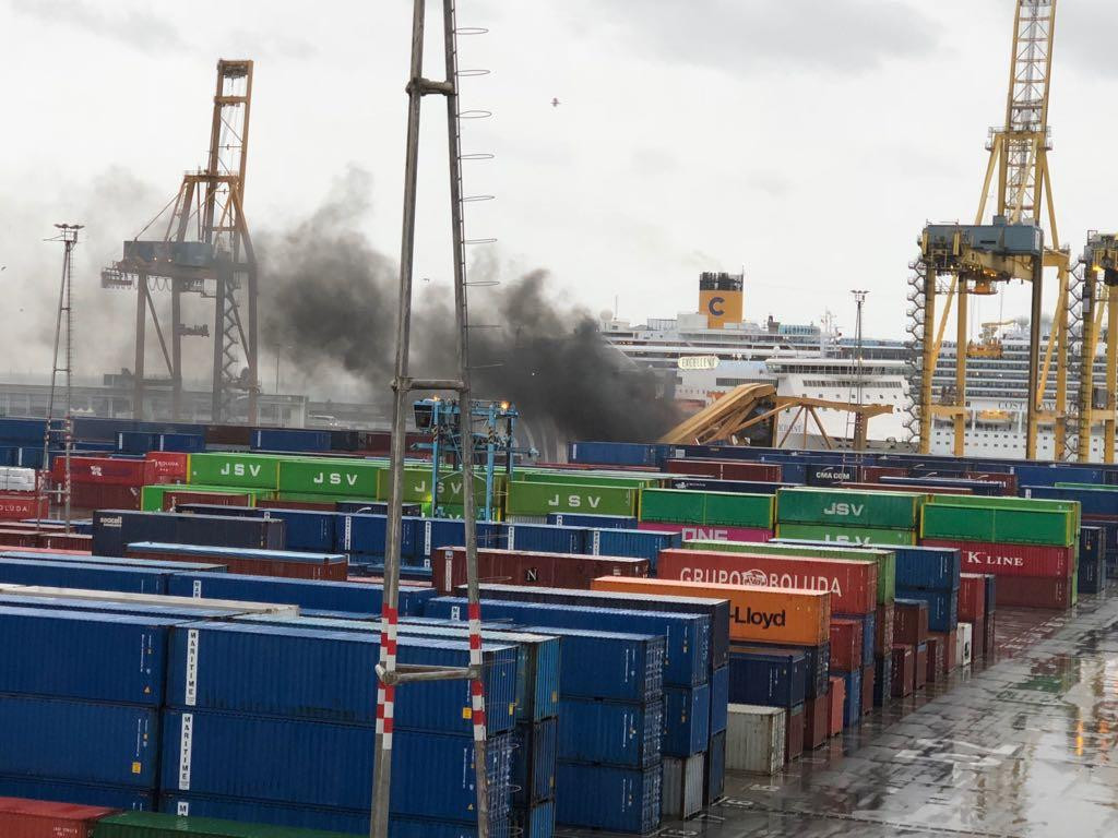 incendio puerto barcelona