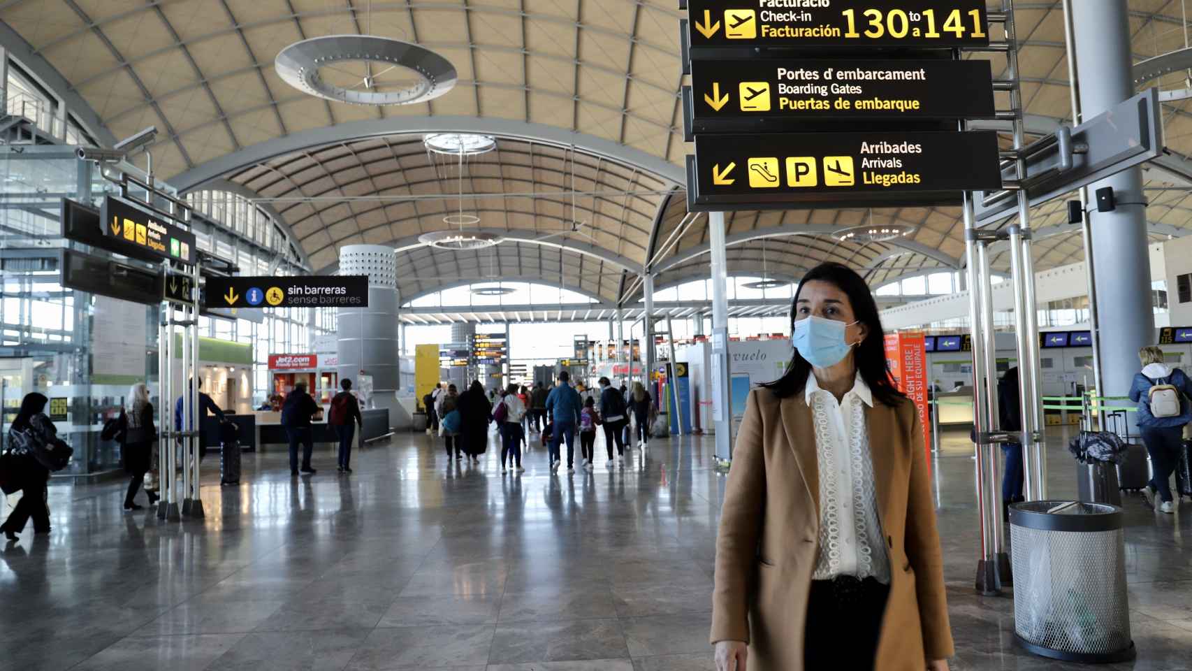 Interior del aeropuerto de Alicante-Elche Miguel Hernández, paradigma del éxito del modelo 'low cost' / EP