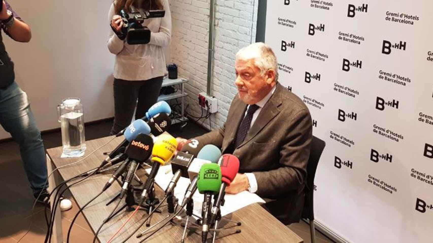 El presidente del Gremio de Hoteles de Barcelona, Jordi Clos, en la rueda de prensa del jueves / CG