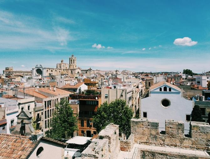 Vista de Tarragona, que cuenta con algunas de las tarifas de taxi más caras / Pau Sayrol en UNSPLASH