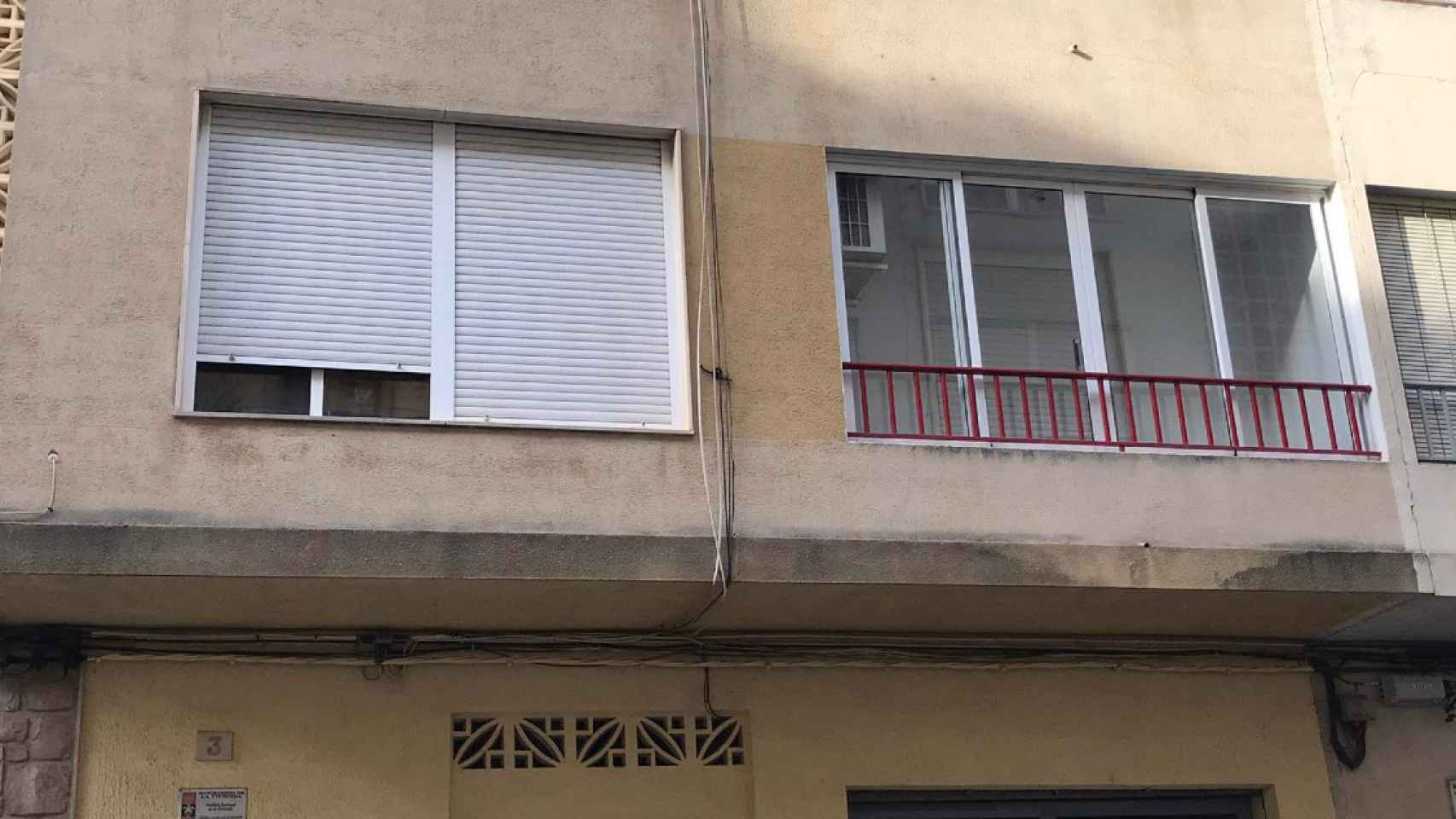 Fachada de Sueca en la que ha sido hallado el menor sin vida /EP