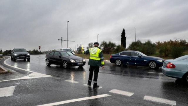 Imagen de archivo de agentes controlando el tráfico / EP