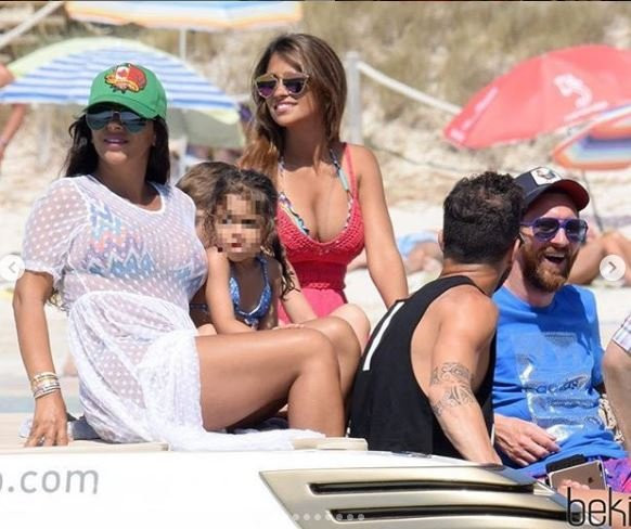 Antonella en la playa