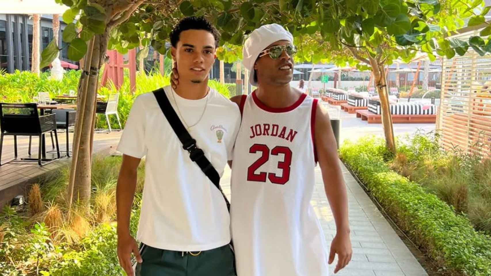 Ronaldinho, junto a su hijo, en una foto publicada en Instagram / REDES