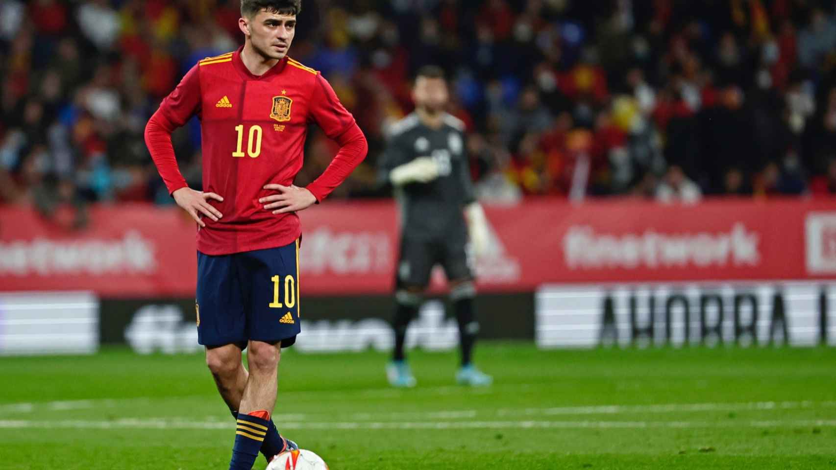 Pedri, ovacionado en el RCDE Stadium durante el España-Albania