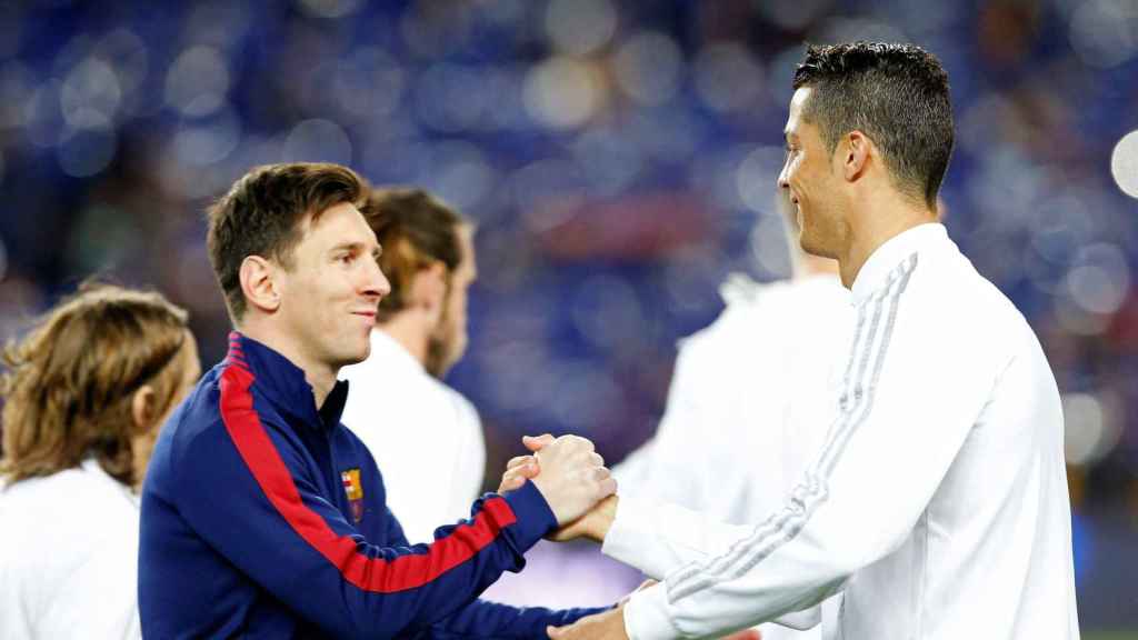 Fotografía de Leo Messi y Cristiano Ronaldo durante un enfrentamiento / EFE