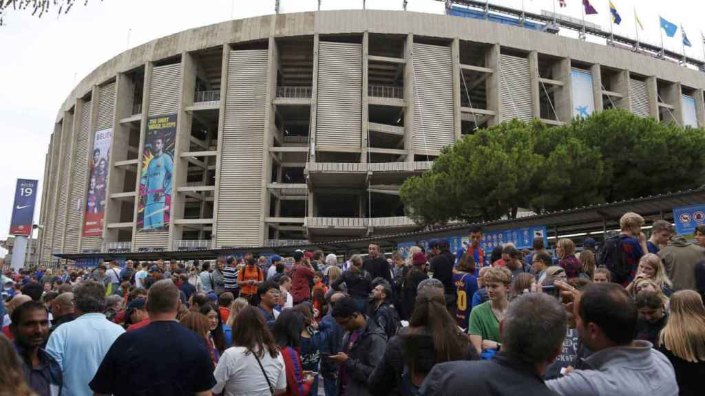 Imágenes de los aledaños del Camp Nou / EFE