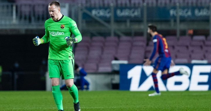 Ter Stegen, celebrando el gol de Piqué contra el Sevilla | FCB