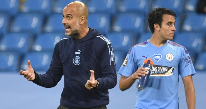 Pep Guardiola, junto a Éric García en un partido del City | EFE