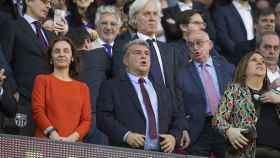 Joan Laporta, en el palco del Camp Nou, durante un partido del Barça / EFE