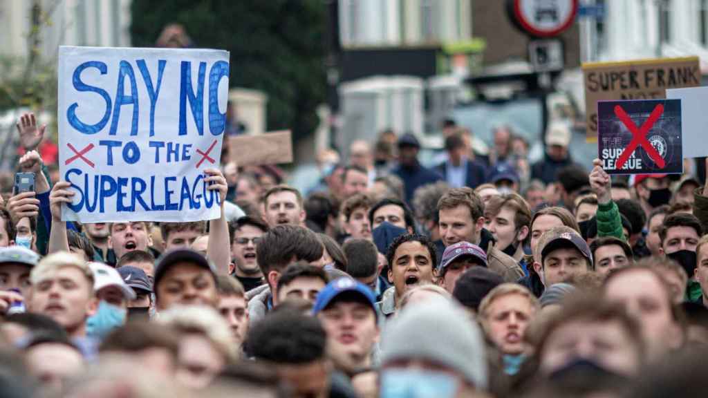 Aficionados ingleses, en una protesta contra la Superliga | EFE