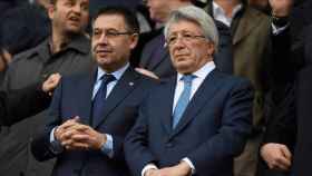 Bartomeu y Cerezo en el palco del Camp Nou / EFE