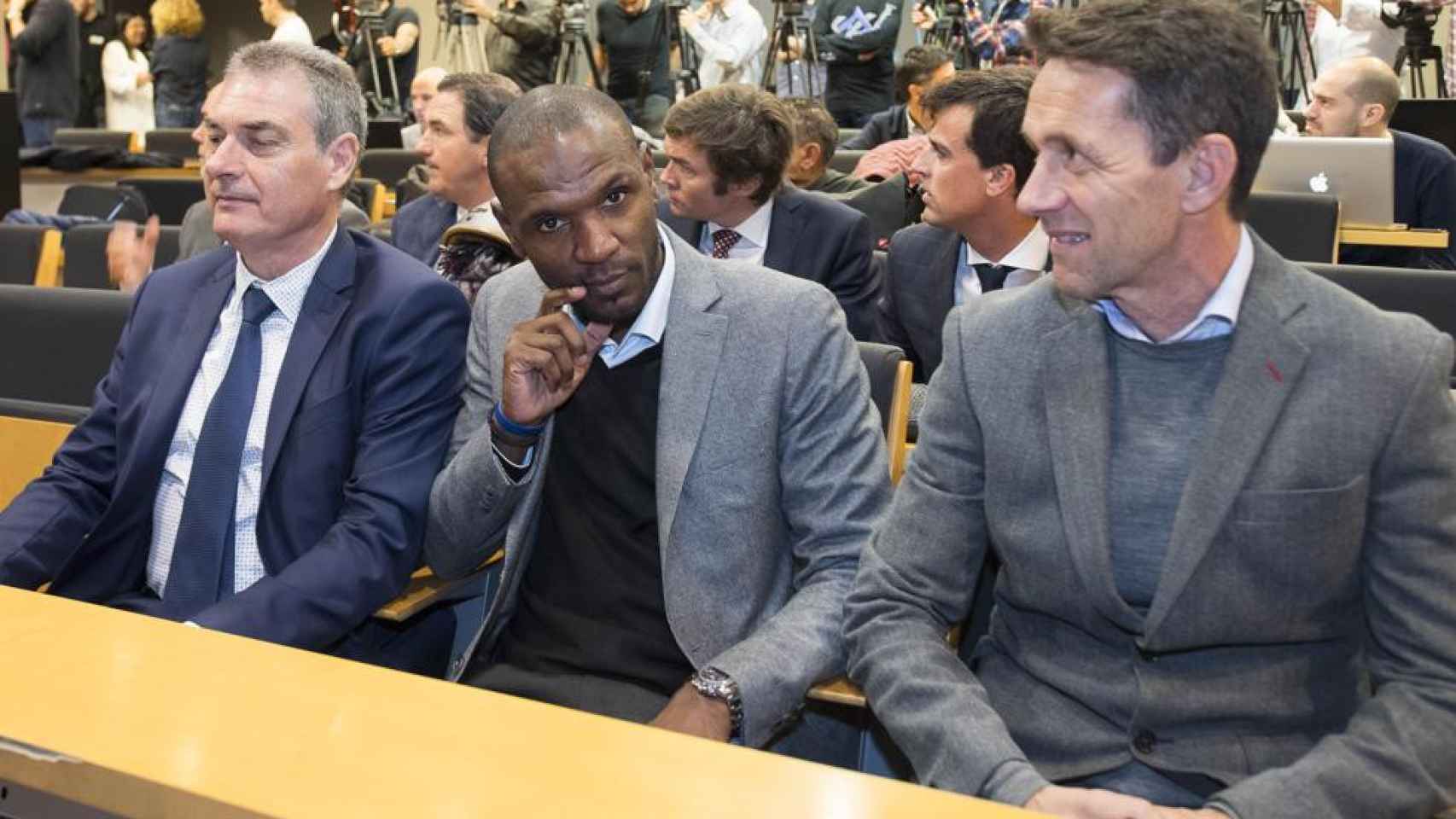 Segura, Abidal y Planes en un acto público del Barça /EFE