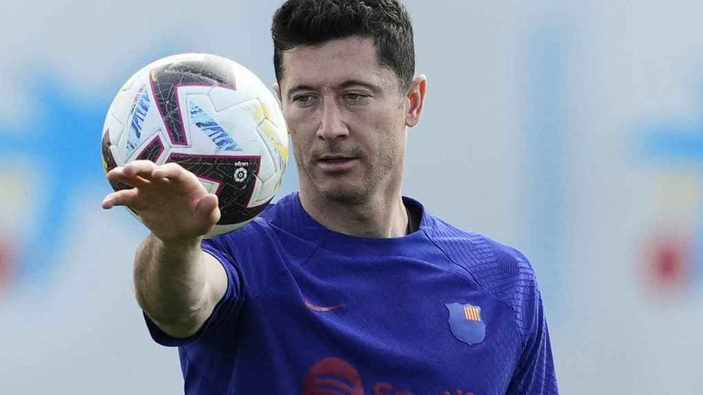 Robert Lewandowski, durante un entrenamiento con el FC Barcelona / EFE