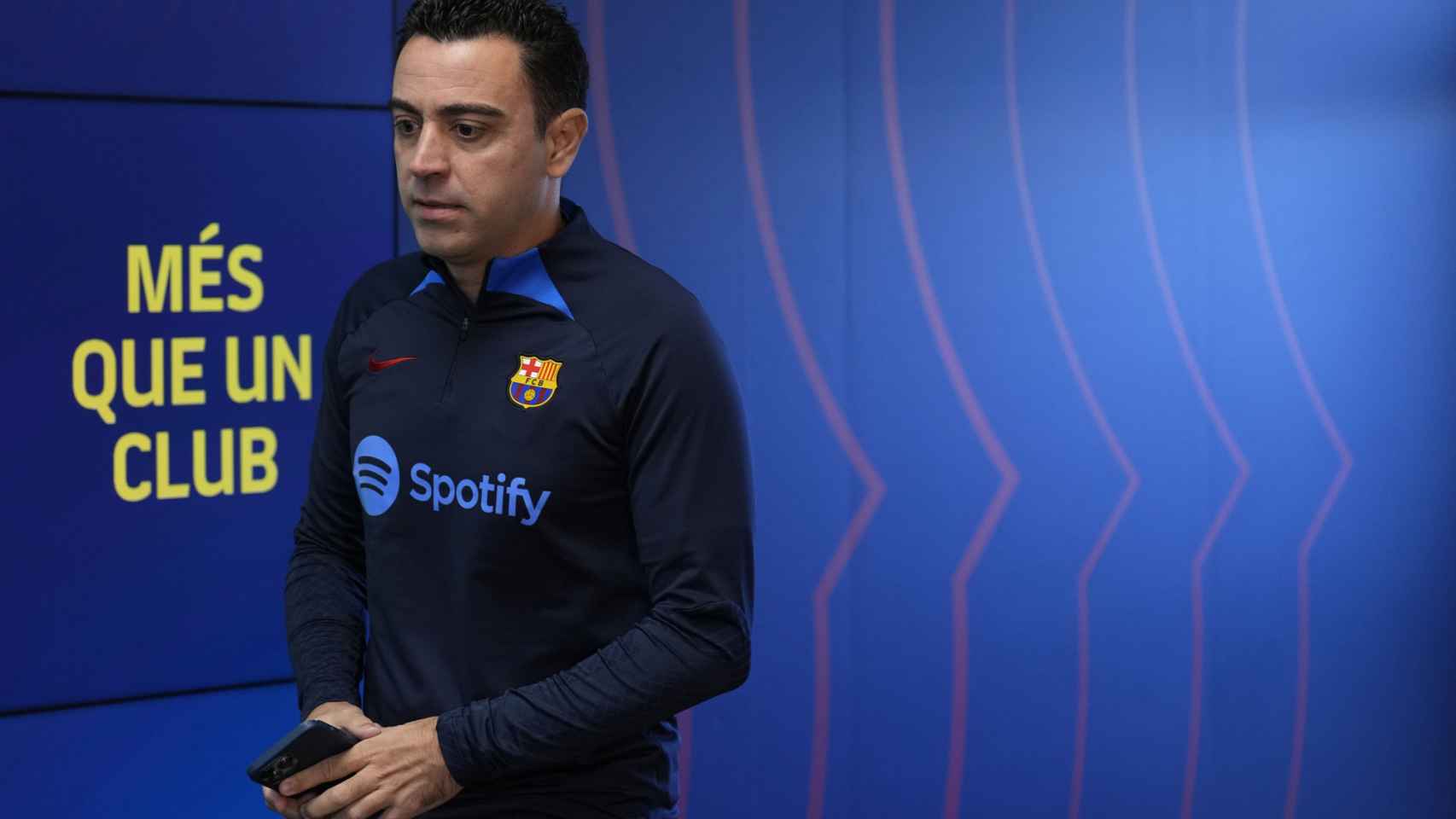 Xavi, llegando a una rueda de prensa del Barça en la Ciutat Esportiva / FCB