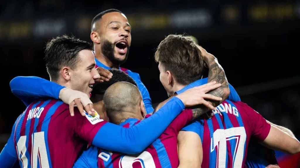 El Barça de Xavi, celebrando con euforia, una de las últimas victorias en el Camp Nou / FCB