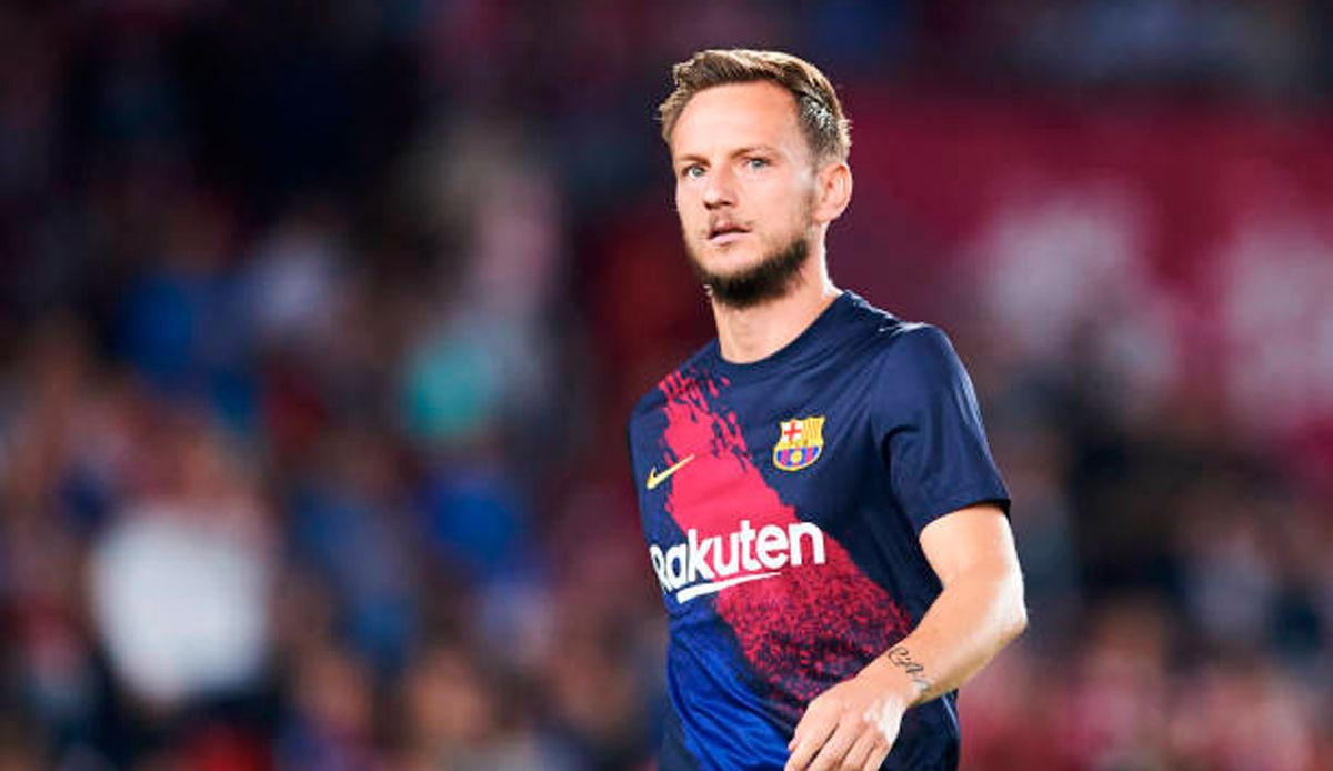 Ivan Rakitic calentando con el Barça / FCB