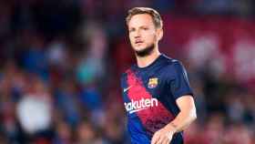 Ivan Rakitic calentando con el Barça / FCB