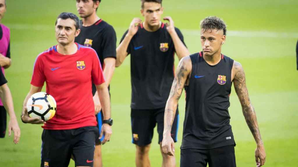 Valverde y Neymar Jr en un entrenamiento / EFE